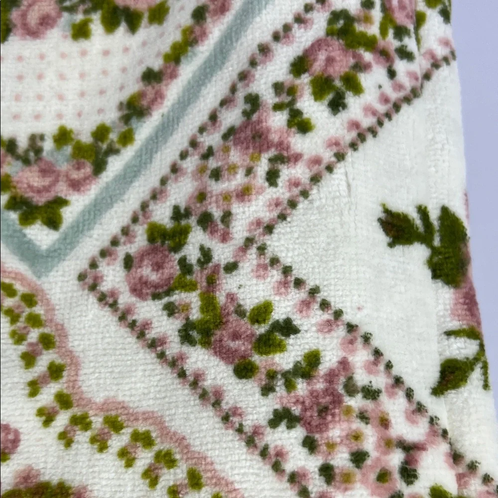 Deborah Connolly Bath Towel Set Floral Print Cream Pink Blue Velour Set of 2 NEW